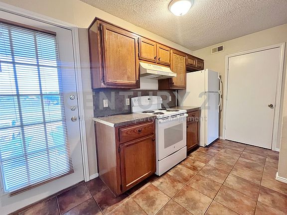 5th image of 816 Red Bud Dr