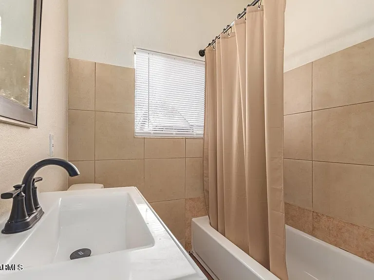 3430 E Cambridge Ave — Photo 14