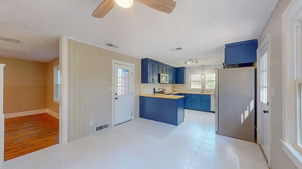 3 bed, 2.0 bath, 1722 sqft, $1,650 — Photo 3
