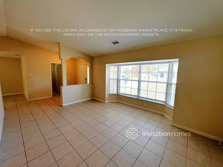1070 SW Aurelia Ave — Photo 2