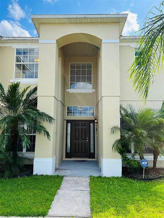 6 bed, 3.5 bath, 2679 sqft, $3,200 — Photo 3