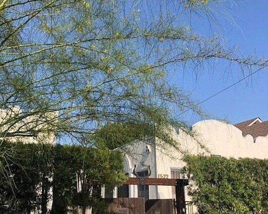 2nd image of 1520 Menlo Ave