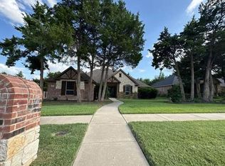 203 Williamsburg Ln, Ovilla, TX 75154