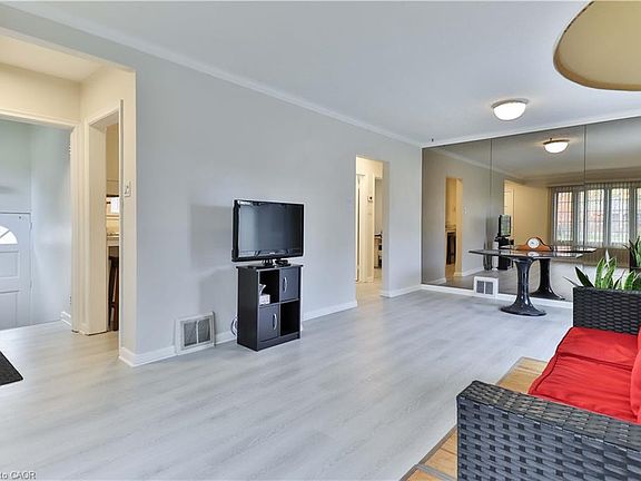 4th image of 32 Christina Cres