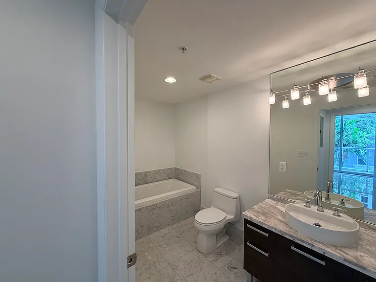 253 NE 2nd St #1006 — Photo 9