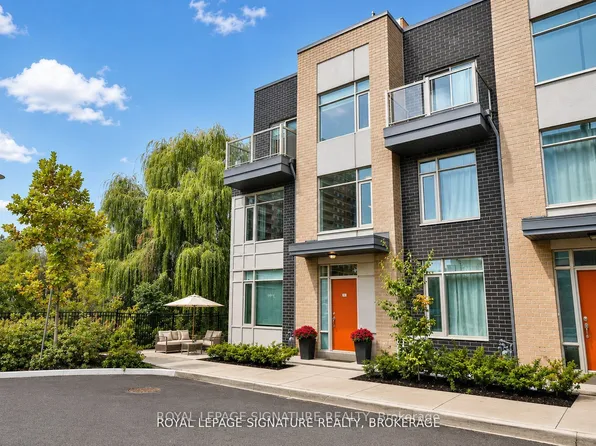 35 Applewood Ln #50, Toronto, ON M9C 0C1