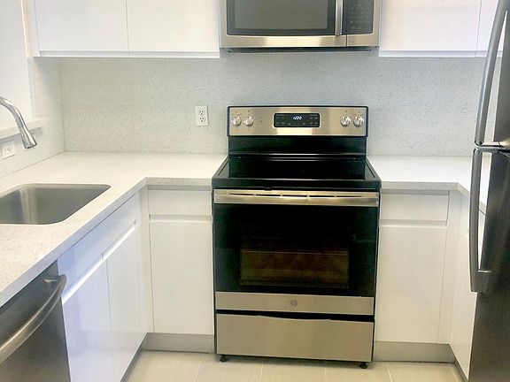 2nd image of 4020 El Camino Real #106