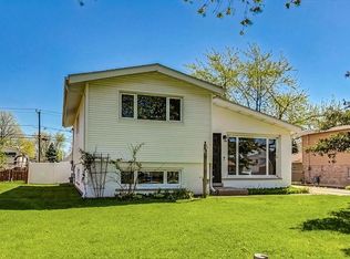 509 N Willow Rd, Elmhurst, IL 60126