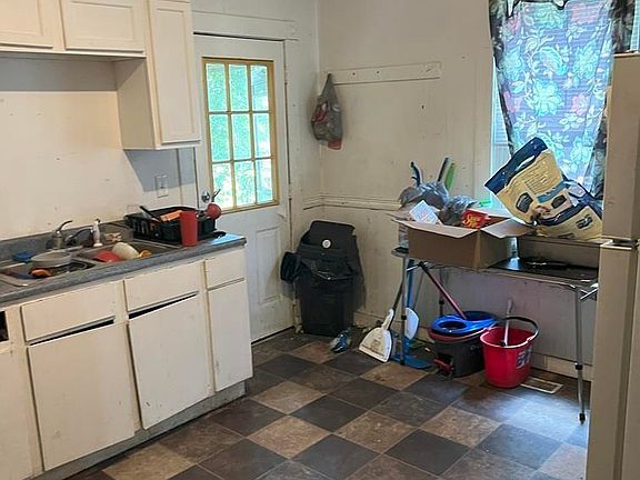 2nd image of 1823 W 1st St