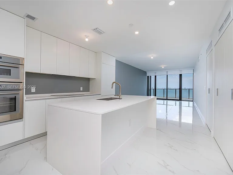700 NE 24th St #2502 — Photo 6