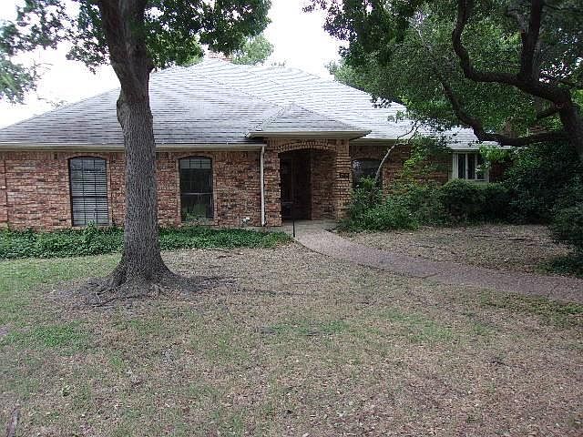 1st image of 2719 Gainesborough Dr
