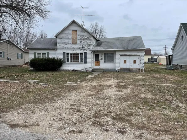 302 W Walnut St, Shelbina, MO 63468