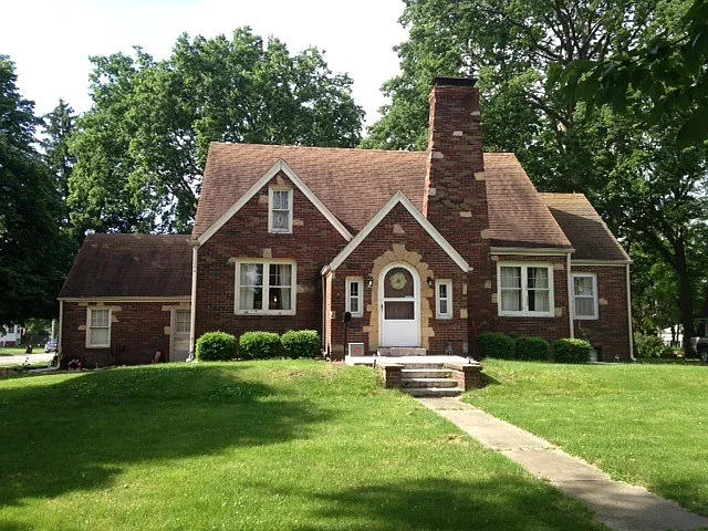 326 E Grove Ave photo 1