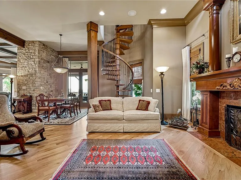 6407 Grand Marina Cir — Photo 40