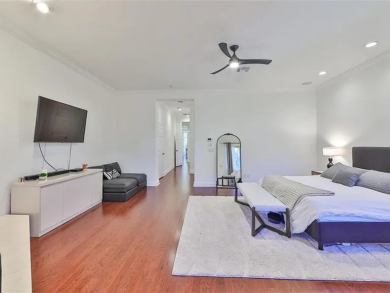 602 Saxony Blvd — Photo 21