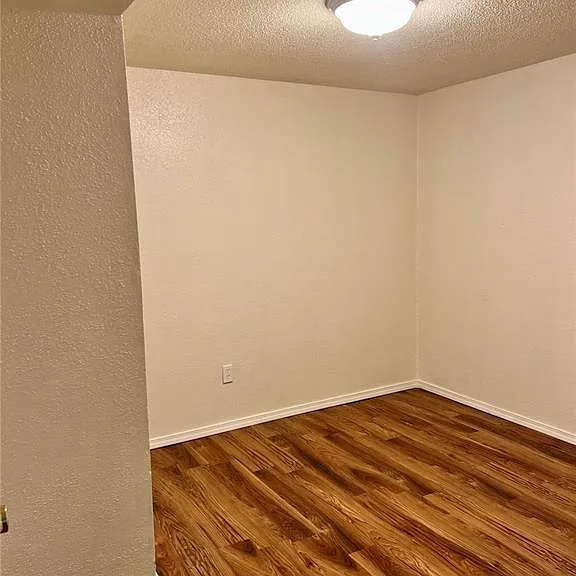 420 Winona St — Photo 6