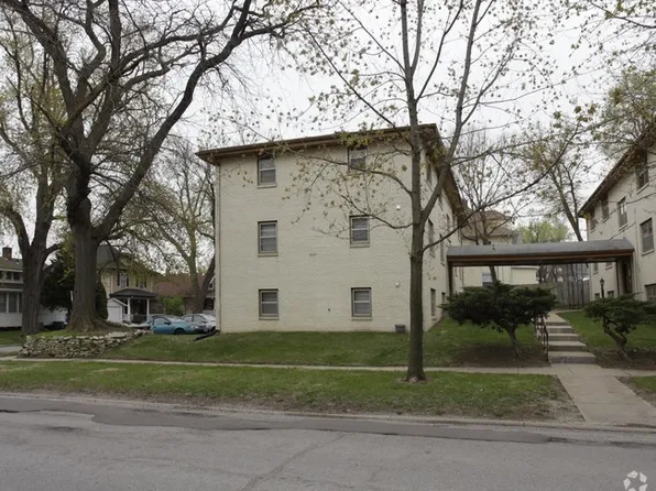 Dundee Arms, 4955-4957 Cuming St #4957-6, Omaha, NE 68132