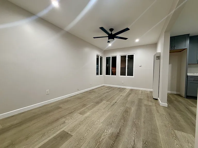 00-1007 E Ocean Blvd #14 — Photo 3
