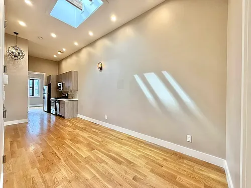 344 McGuinness Blvd #2R Photo 1