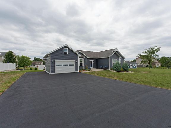 3rd image of 6 Yorktown Ln