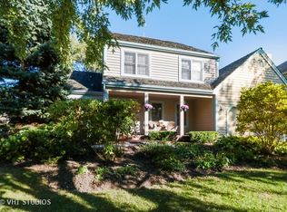 525 Majestic Ct, Gurnee, IL 60031