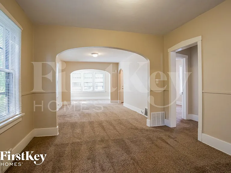 1217 Hickory St — Photo 4