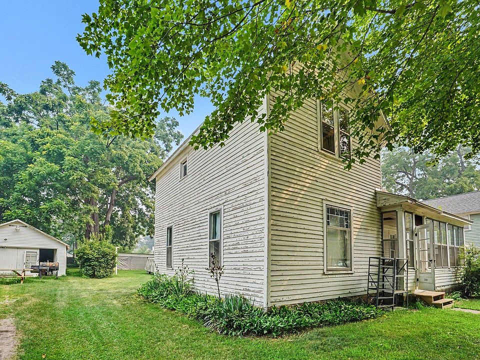 1st image of 220 Cora St