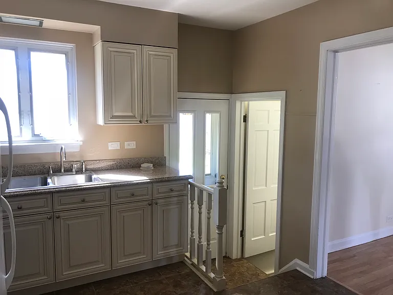 8060 Elmwood St — Photo 5
