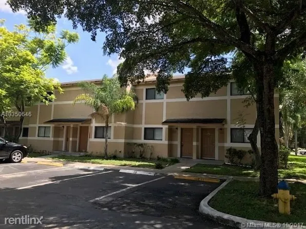 9487 Palm Cir N, Pembroke Pines, FL 33025