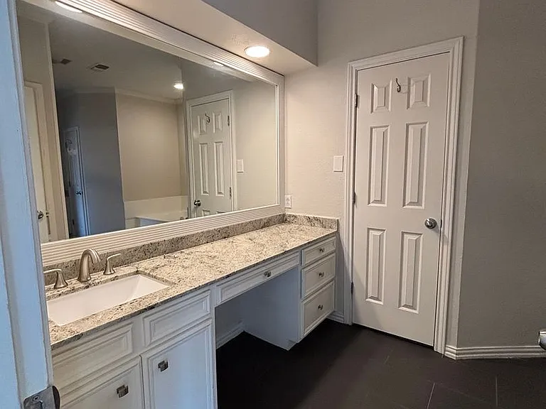 5026 Bellaire Dr S — Photo 19