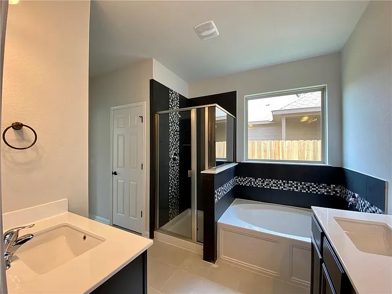 809 Falkland Trce — Photo 18
