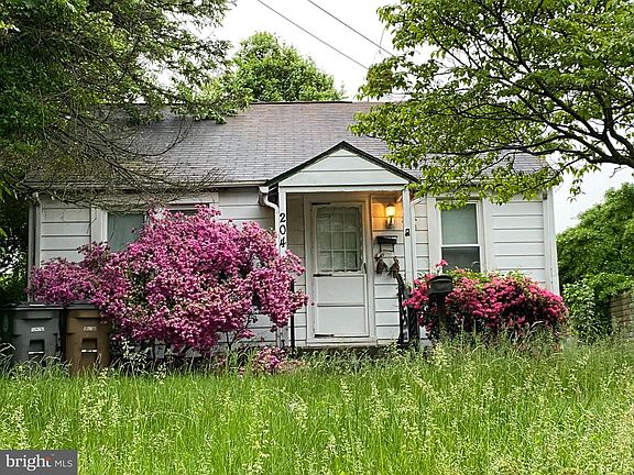 2nd image of 204 N Horners Ln