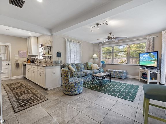 5th image of 1451 Maravilla Ave