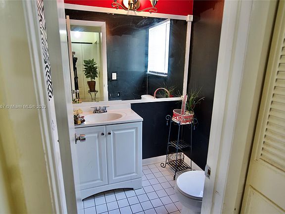4th image of 3811 Island Club Cir