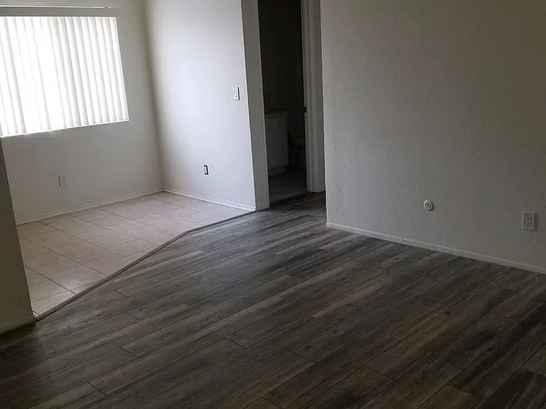 550 E Avenue Q #12 — Photo 1