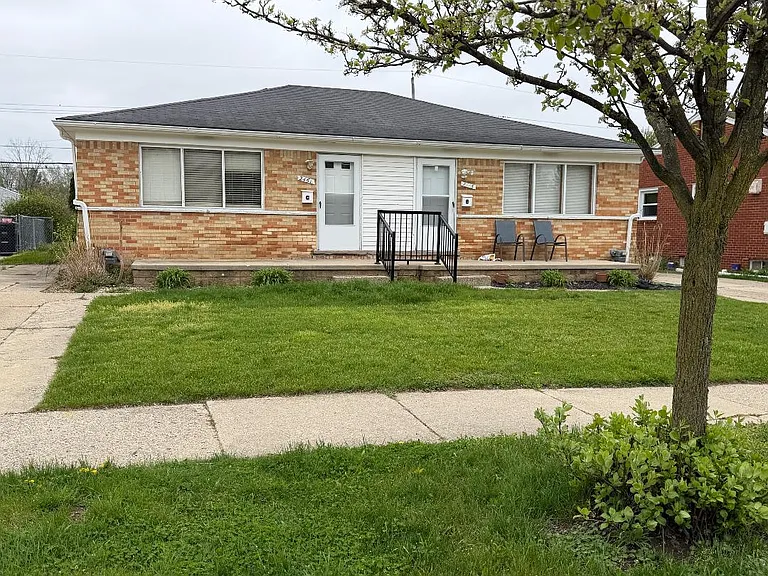 2461 Stieber St — Photo 1
