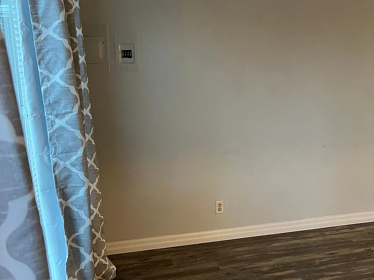 1729 Houston Ave — Photo 3