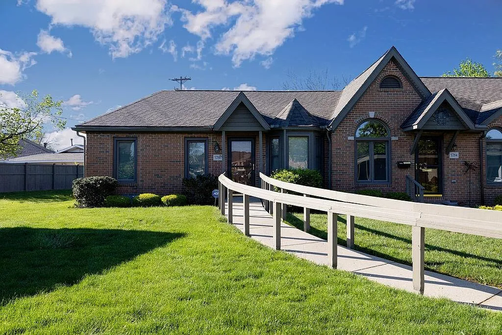 5786 Thada Ln photo 1
