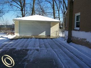 5th image of 11046 Hillcrest St