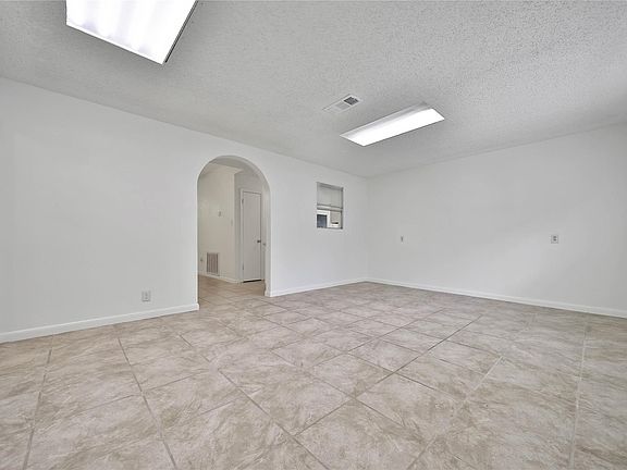 3rd image of 3206 New Meadow Dr