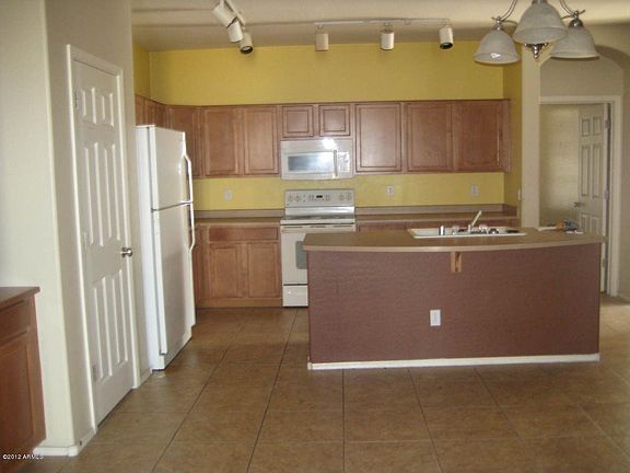 4th image of 4636 W Pleasant Ln