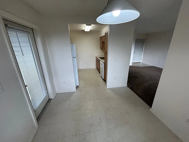 615 Eagle Dr — Photo 4