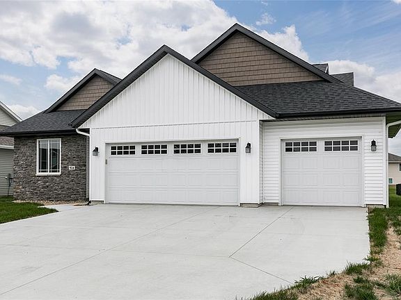 2nd image of 924 Crescent View Dr NE