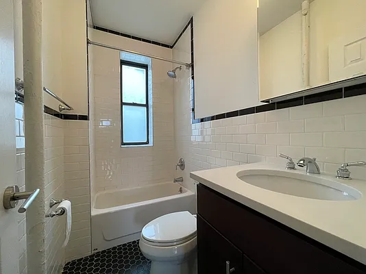 Rented by Hillel Realty Group | media 10