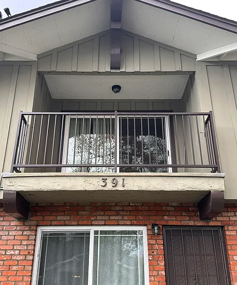 391 College Ave #E — Photo 2