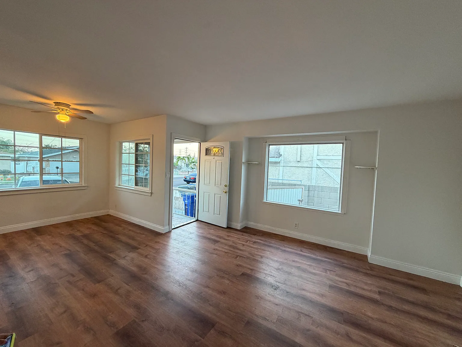 3 bed, 1067 sqft, $3,500 — Photo 4