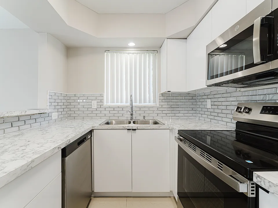 Boca Real Apartments