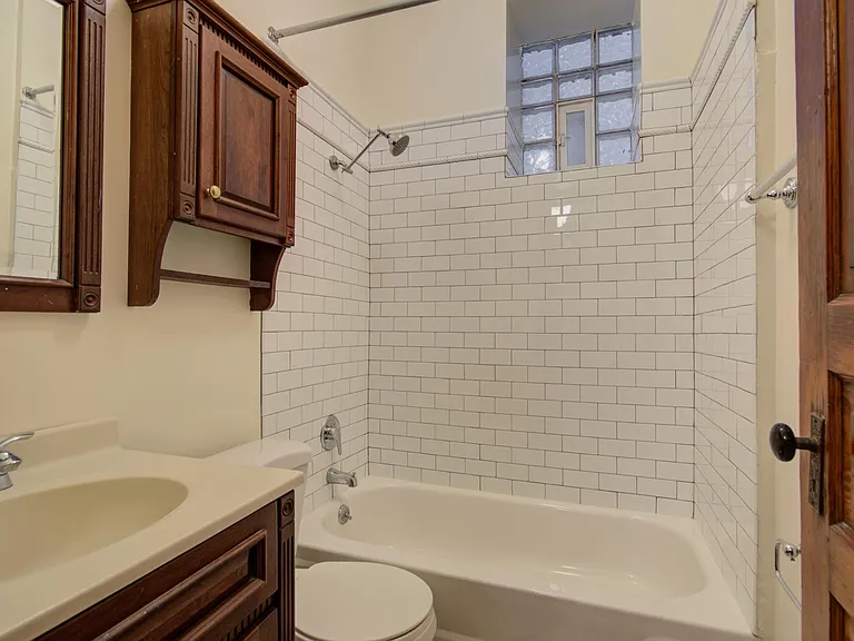 1433 N Wells St #1R — Photo 11
