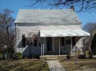 1 Wingate Rd, Valley Stream, NY 11581