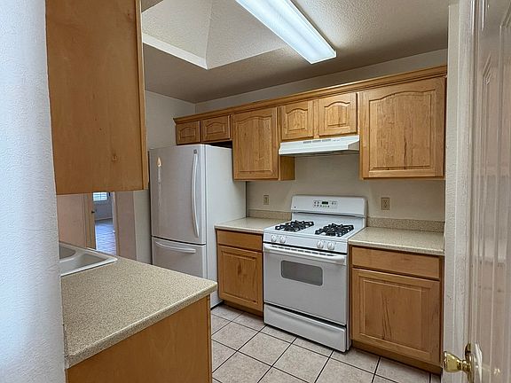 5th image of 12061 Meadow Gate Dr